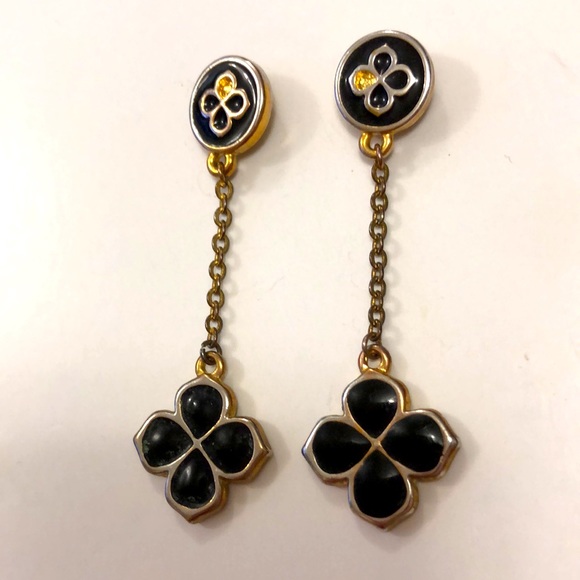 Earrings (2) Black Clover hanging studs with plastic & Metal backings Very good - Picture 2 of 7